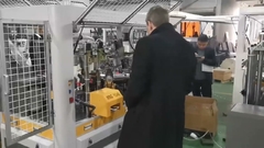 Deux clients serbes ont visité l'usine de machines à tasses en papier de Mingyuan